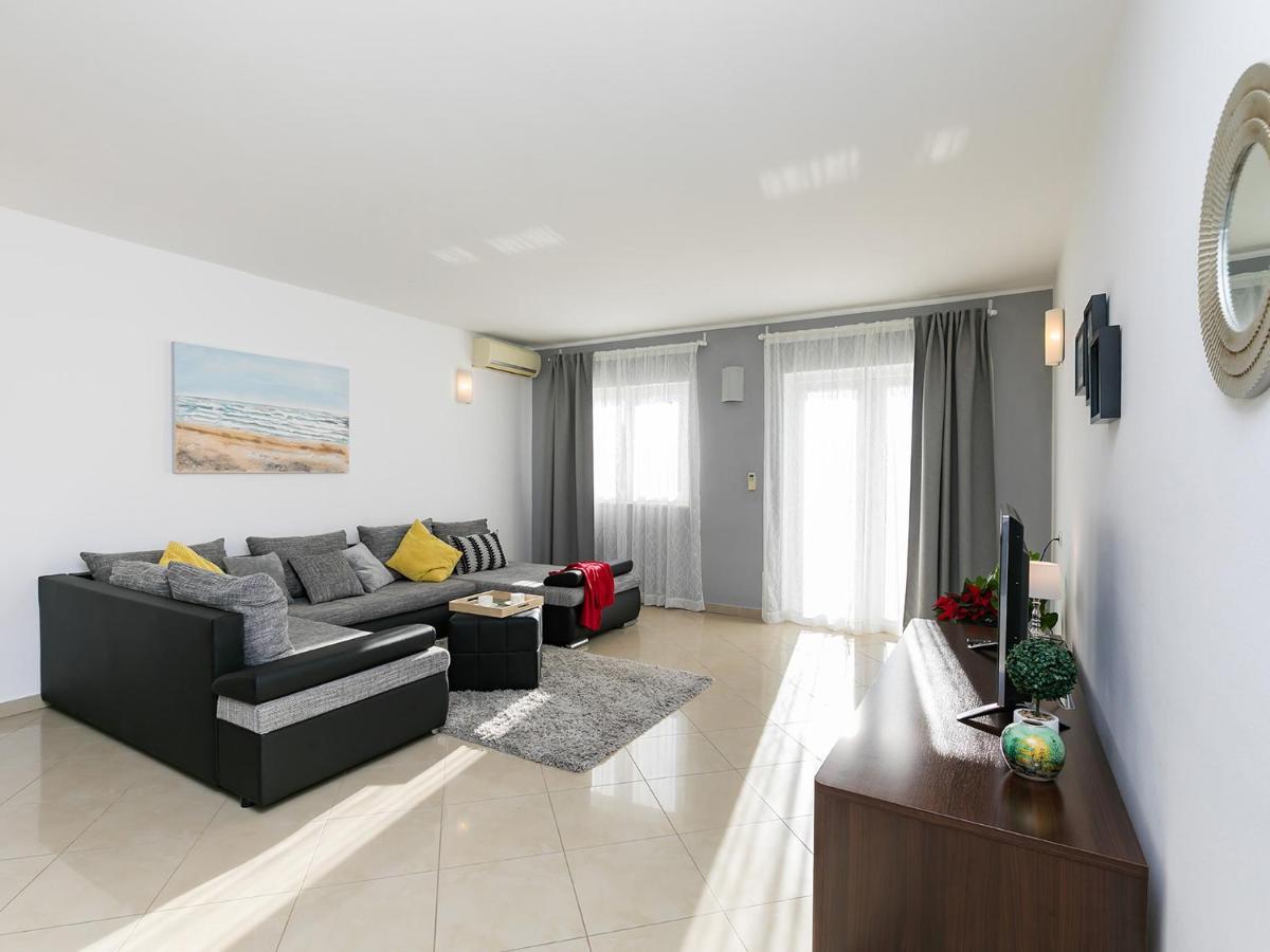 Holiday Appartment Tessa Porec Exterior photo